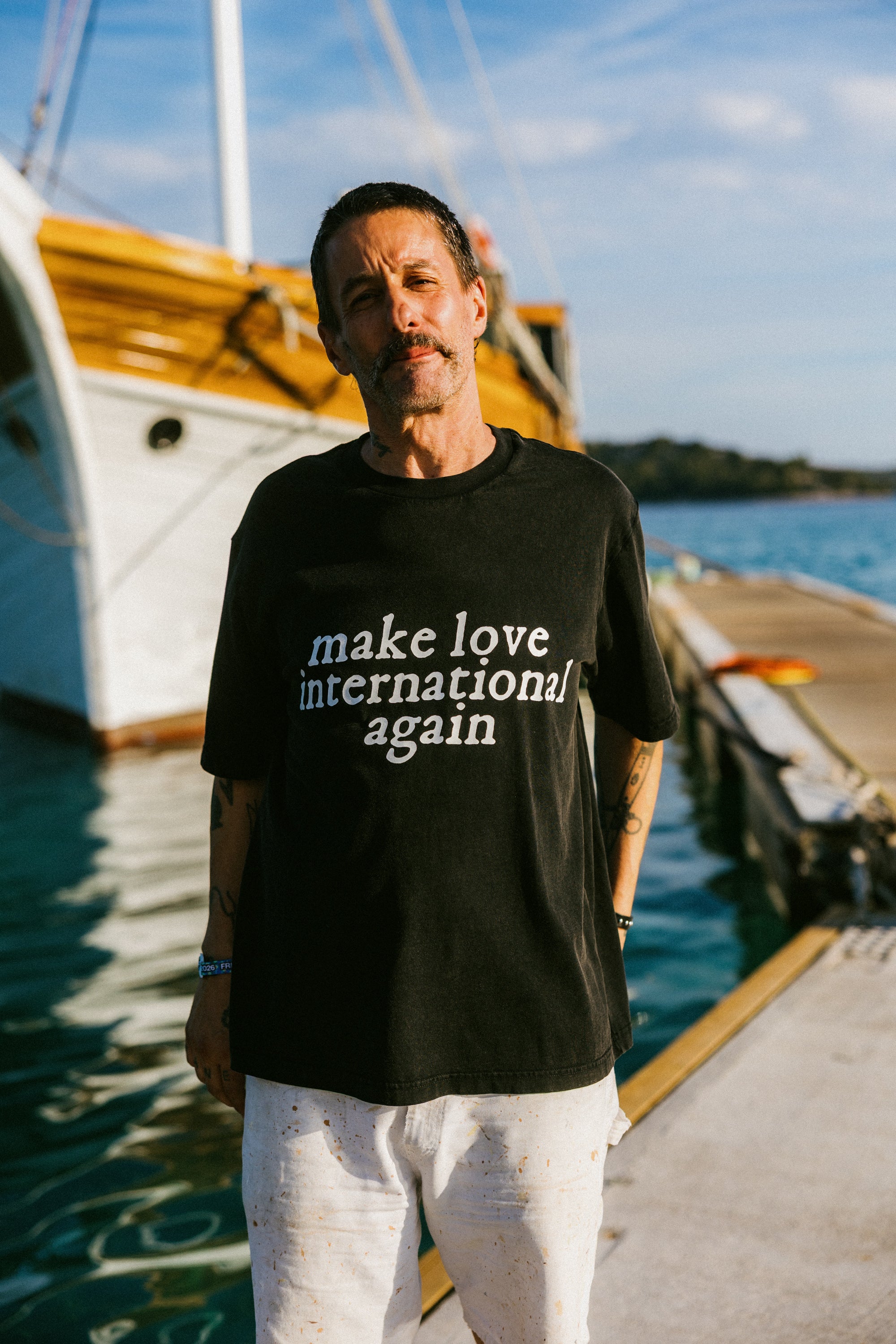 Love International x ACMH Make Love International Again T-shirt - Vintage Black / White